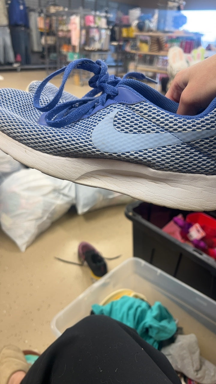 Nike Sneakers 10/11.5