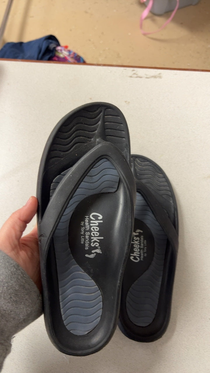Cheeks Slippers 9