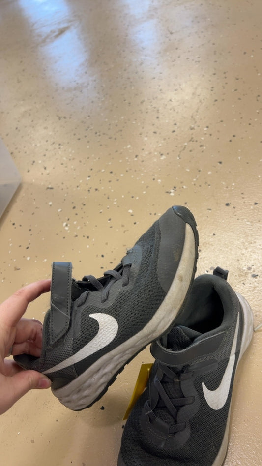 Nike Sneakers Youth 3