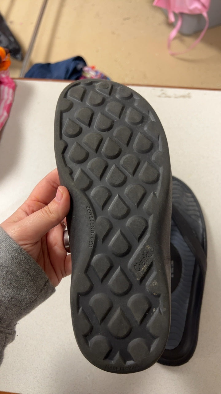 Cheeks Slippers 9