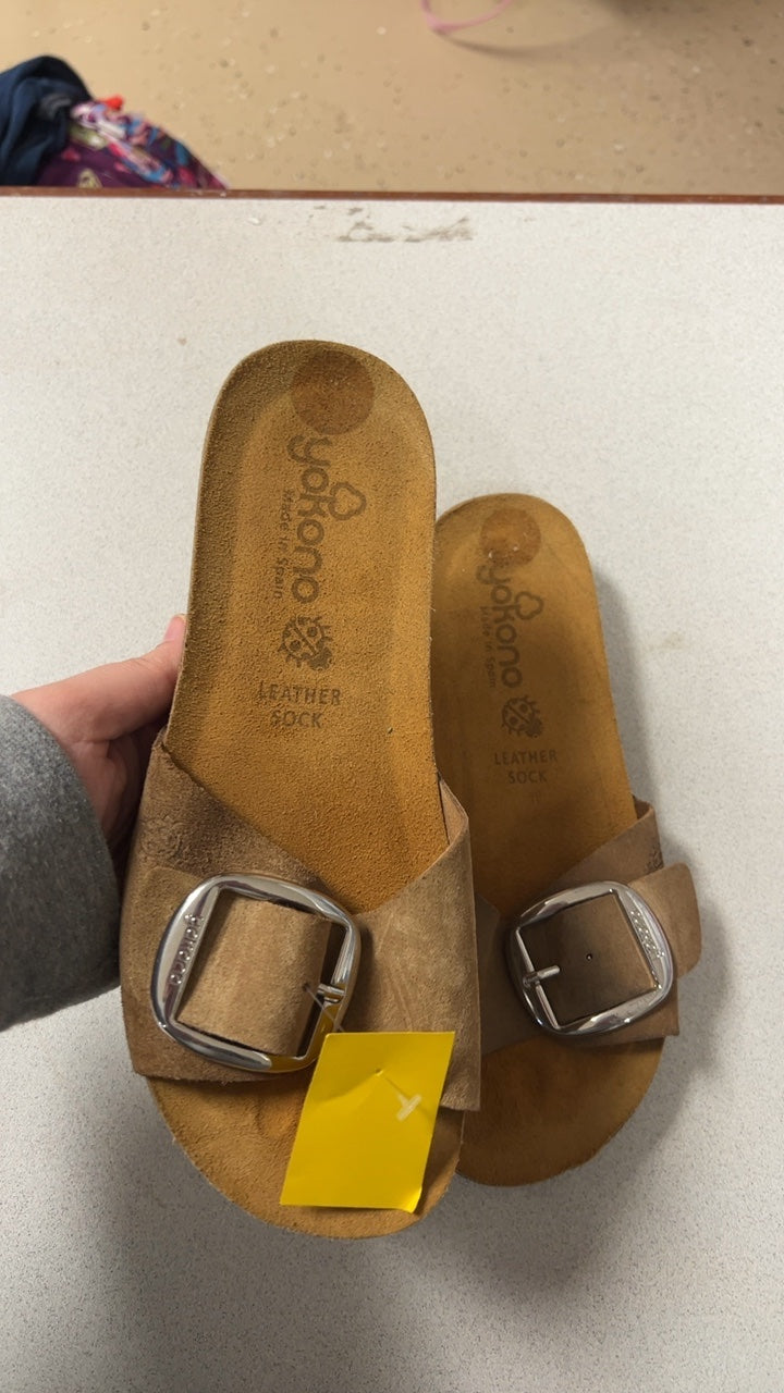 Yok Slippers 8