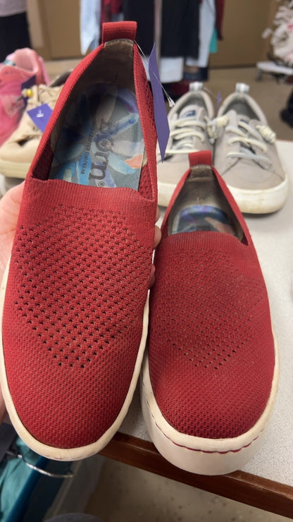 Born Sneakers 7.5
