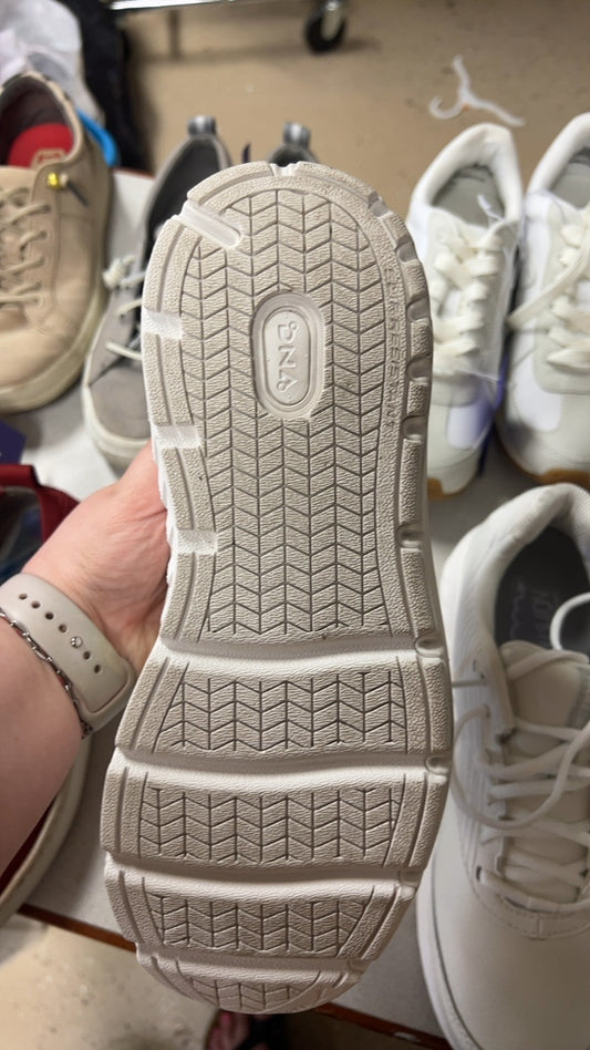 Brooks Sneakers 11