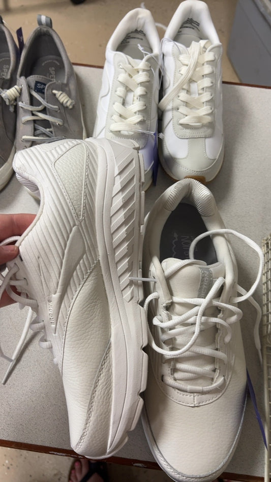Brooks Sneakers 11