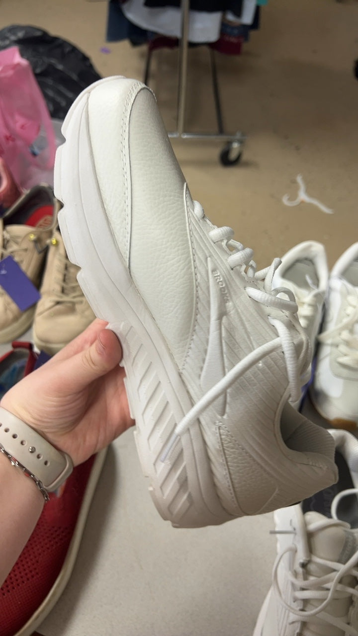 Brooks Sneakers 11