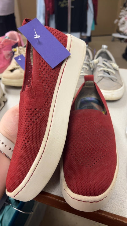 Born Sneakers 7.5