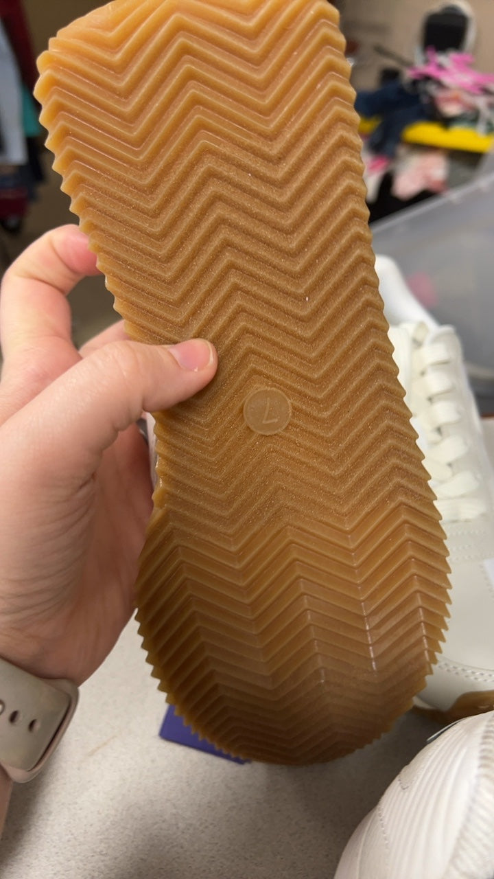 Universal Thread Sneakers 7