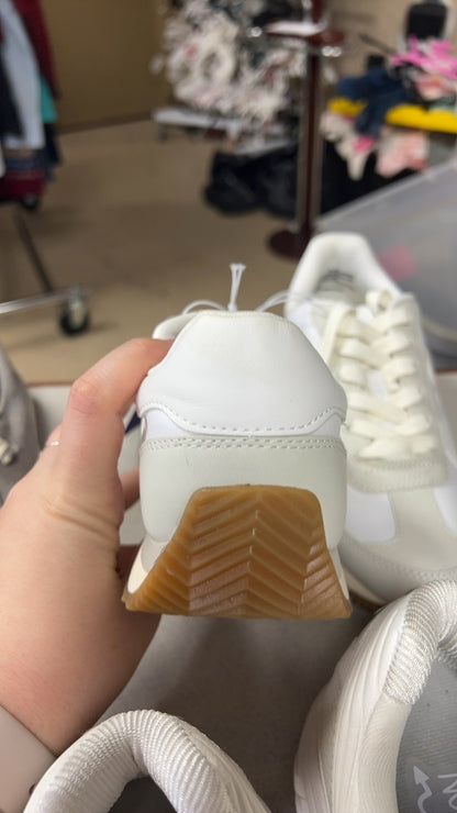 Universal Thread Sneakers 7