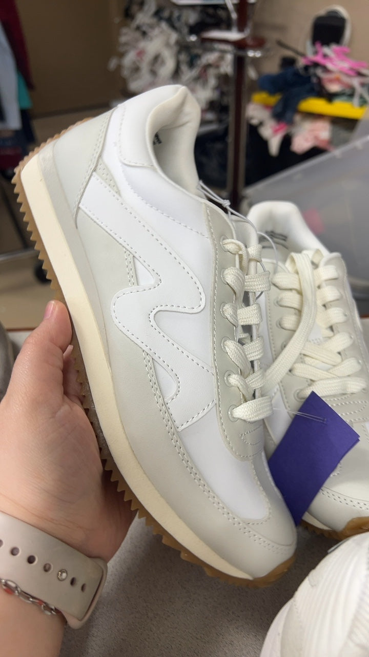 Universal Thread Sneakers 7