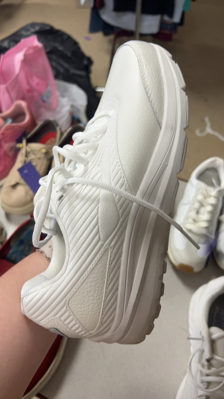 Brooks Sneakers 11