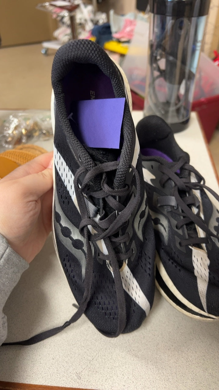 Sneakers 8.5