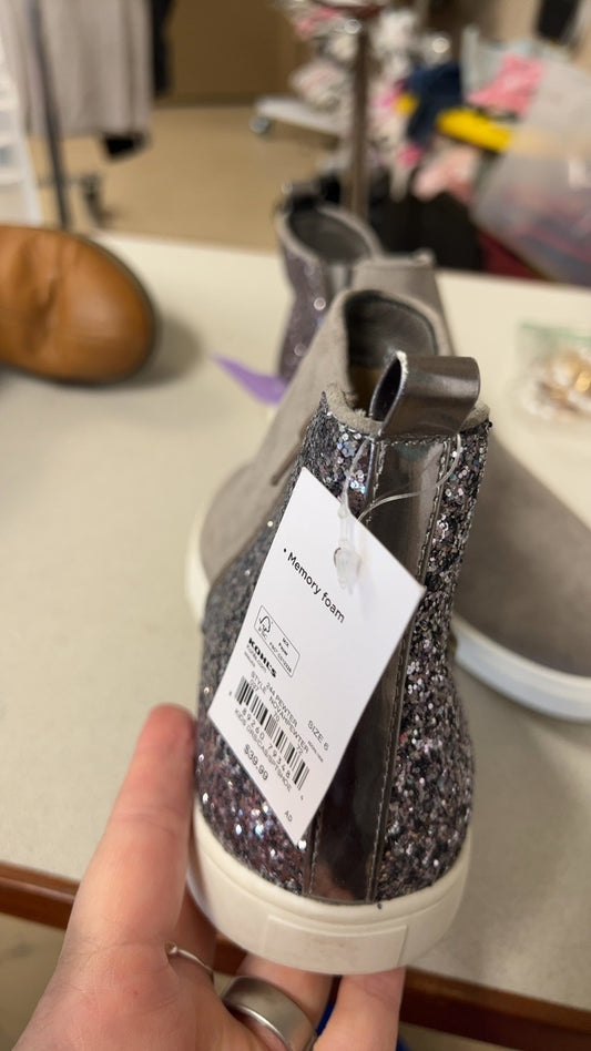 NWT Sparkle Sneakers 6