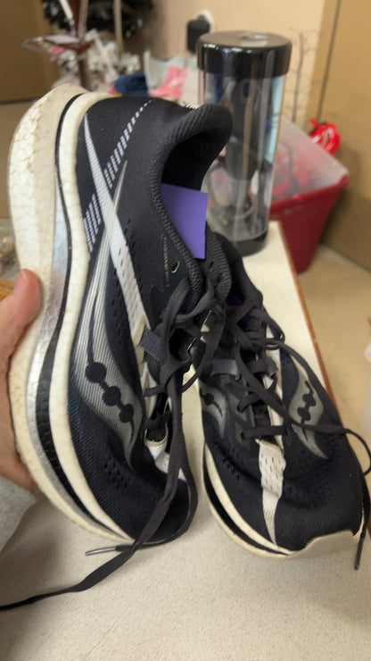 Sneakers 8.5