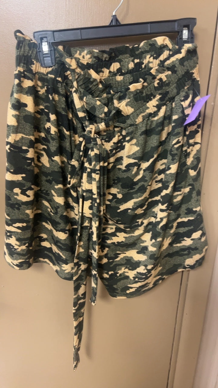 Camo shorts Large