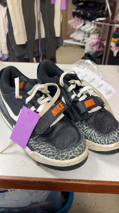 Nike Sneakers Youth 6