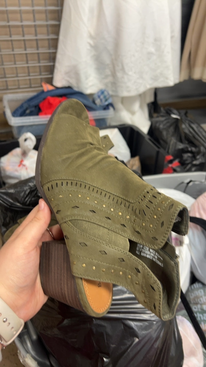 Shoes 9.5 Green 