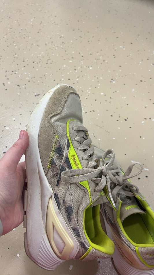 Reebok Sneakers 7.5
