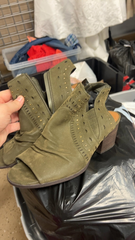 Shoes 9.5 Green 