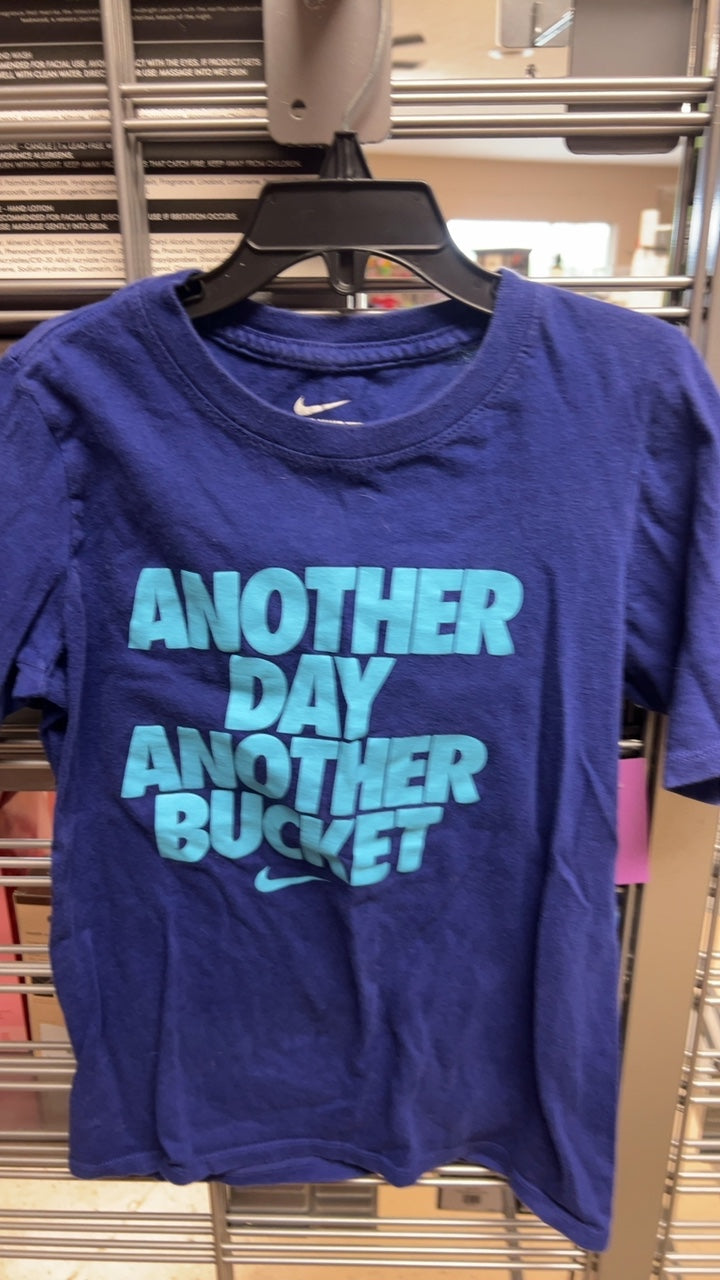 Nike T-Shirt YOUTH SMALL