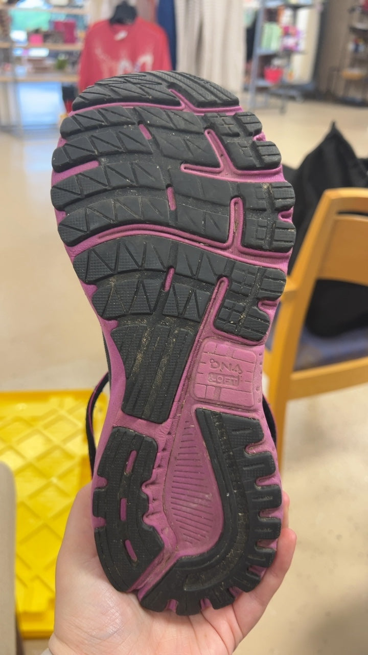 Brooks Sneakers 9.5
