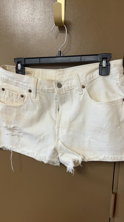 Levi Shorts 28