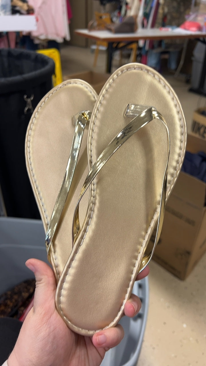 Sandals 8 gold 