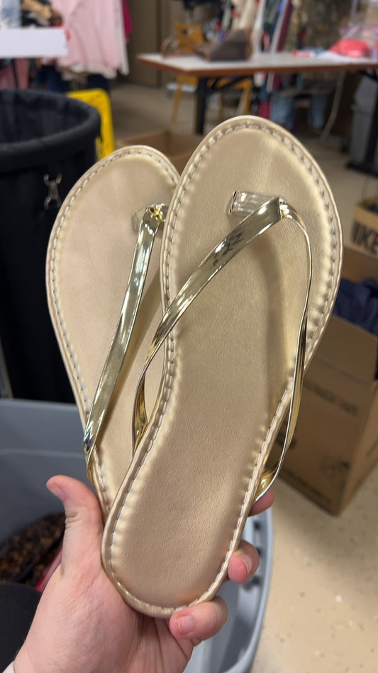 Sandals 8 gold 