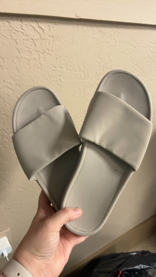 All in Motion Sandals 8