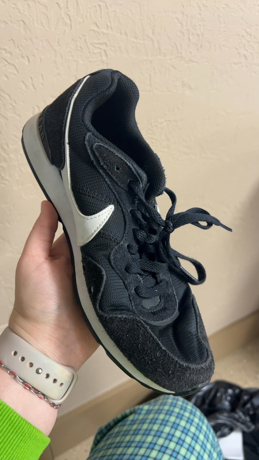 Nike Sneakers 8.5