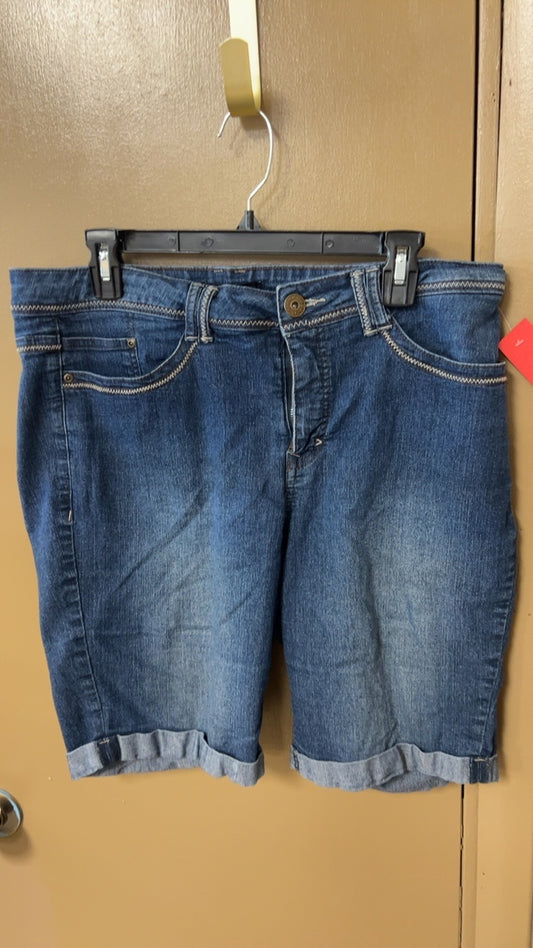 Shorts 16