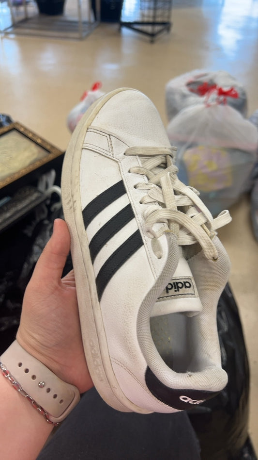 adidas Sneakers 7.5