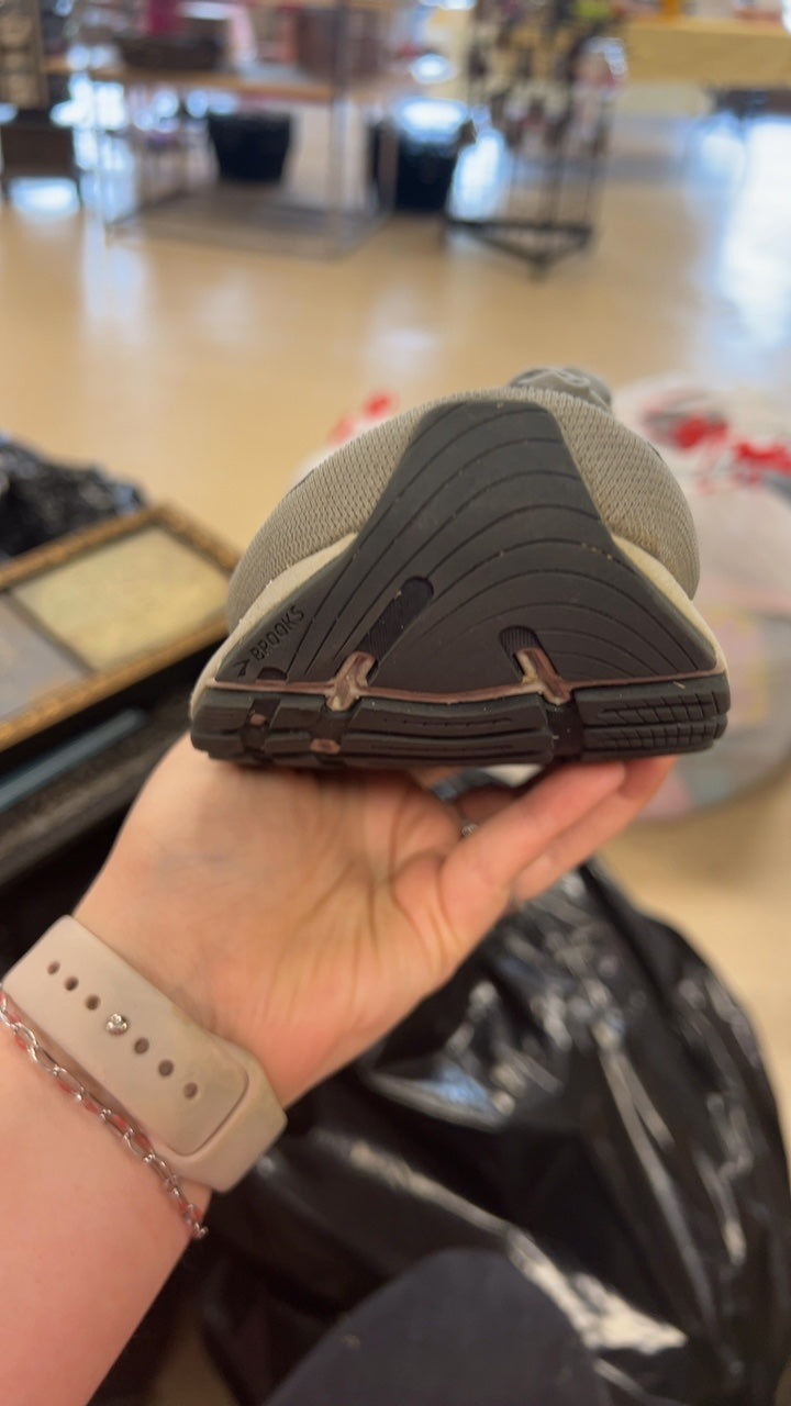 Brooks Sneakers 7.5