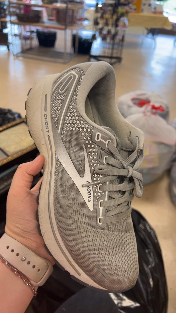 Brooks Sneakers 7.5