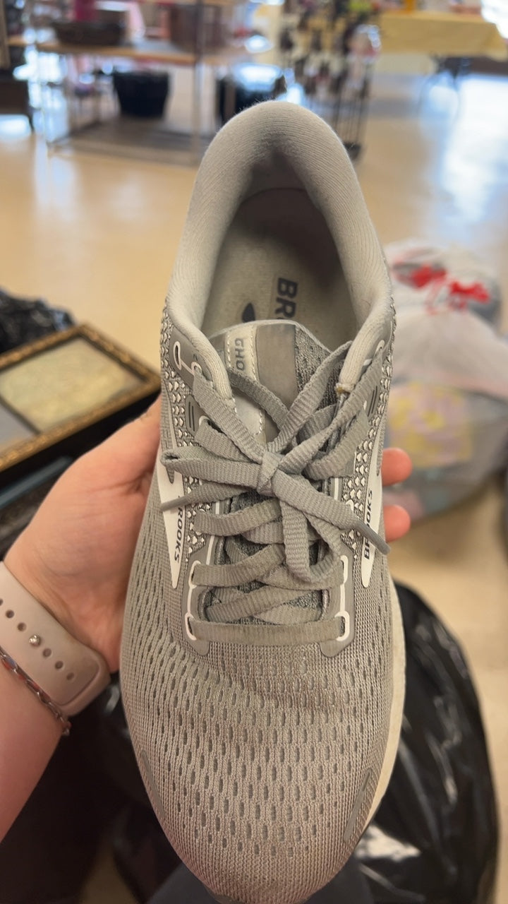 Brooks Sneakers 7.5