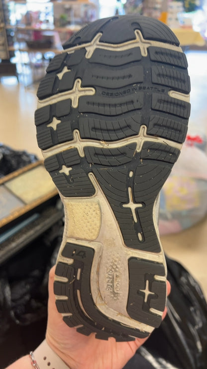 Brooks Sneakers 7.5