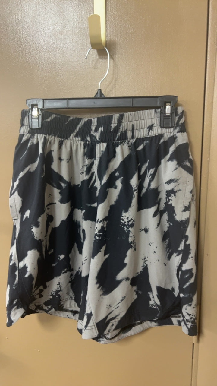 Under Armour Shorts MENS MEDIUM