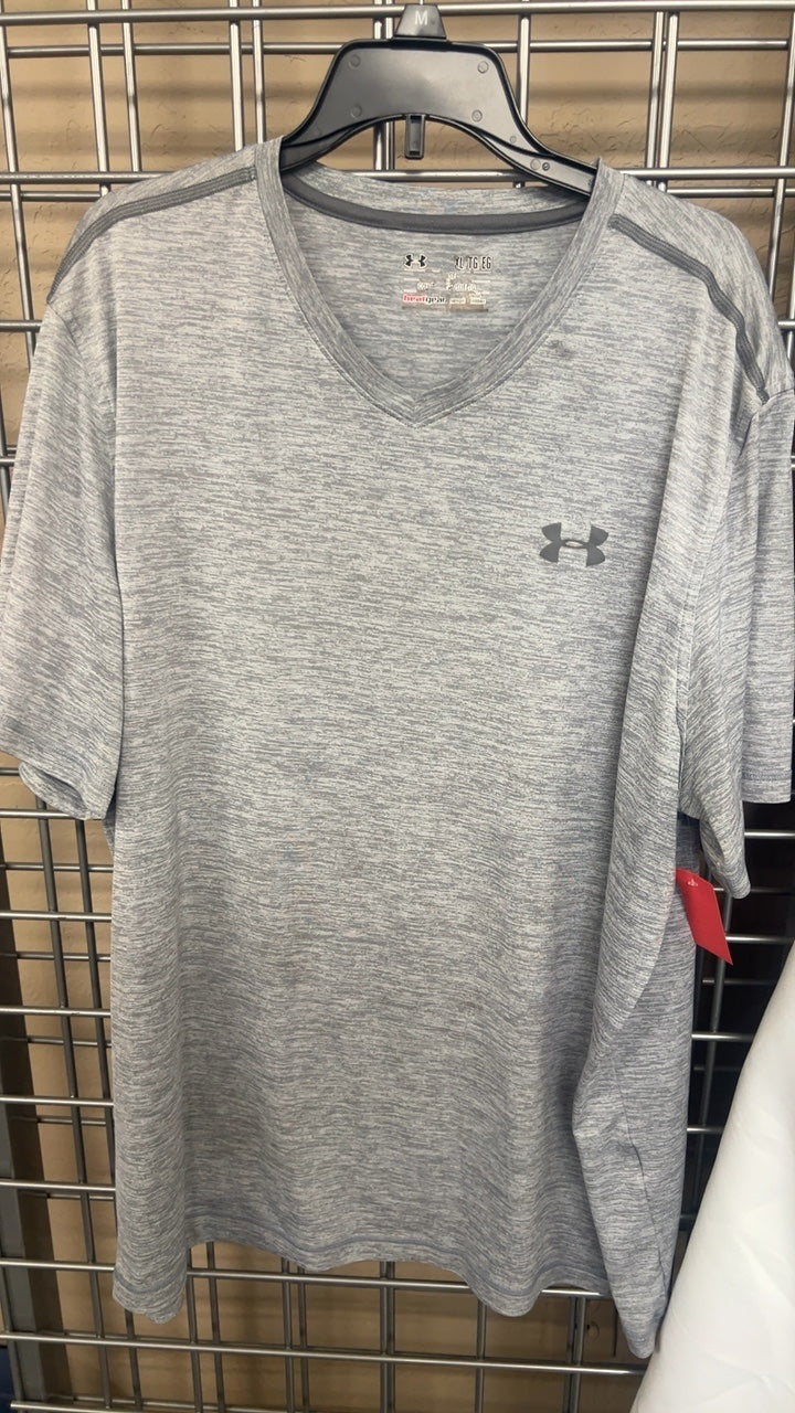 Small spot Under Armour T-Shirt XL