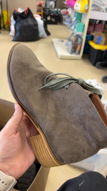 Boots 9 lace up