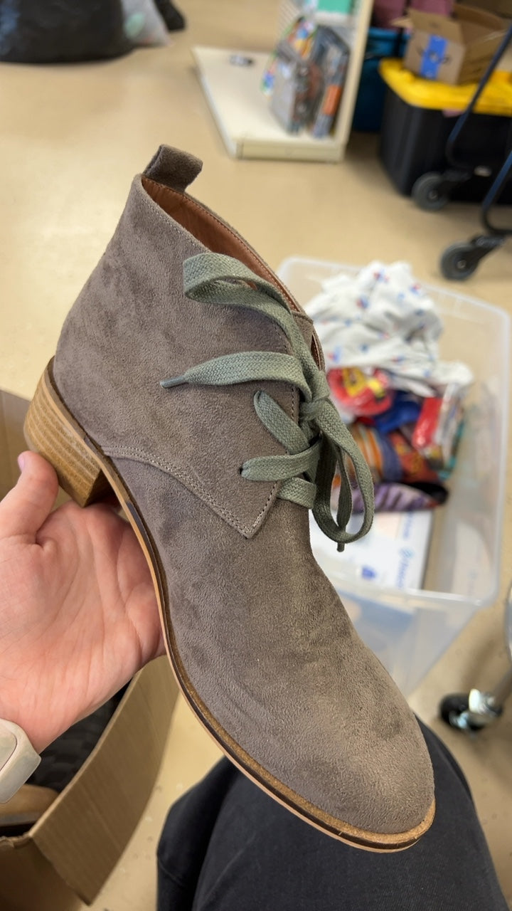 Boots 9 lace up