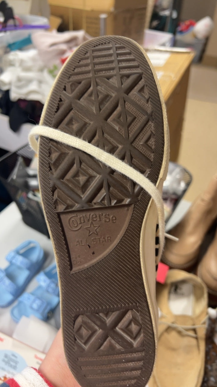 Converse Sneakers 8.5