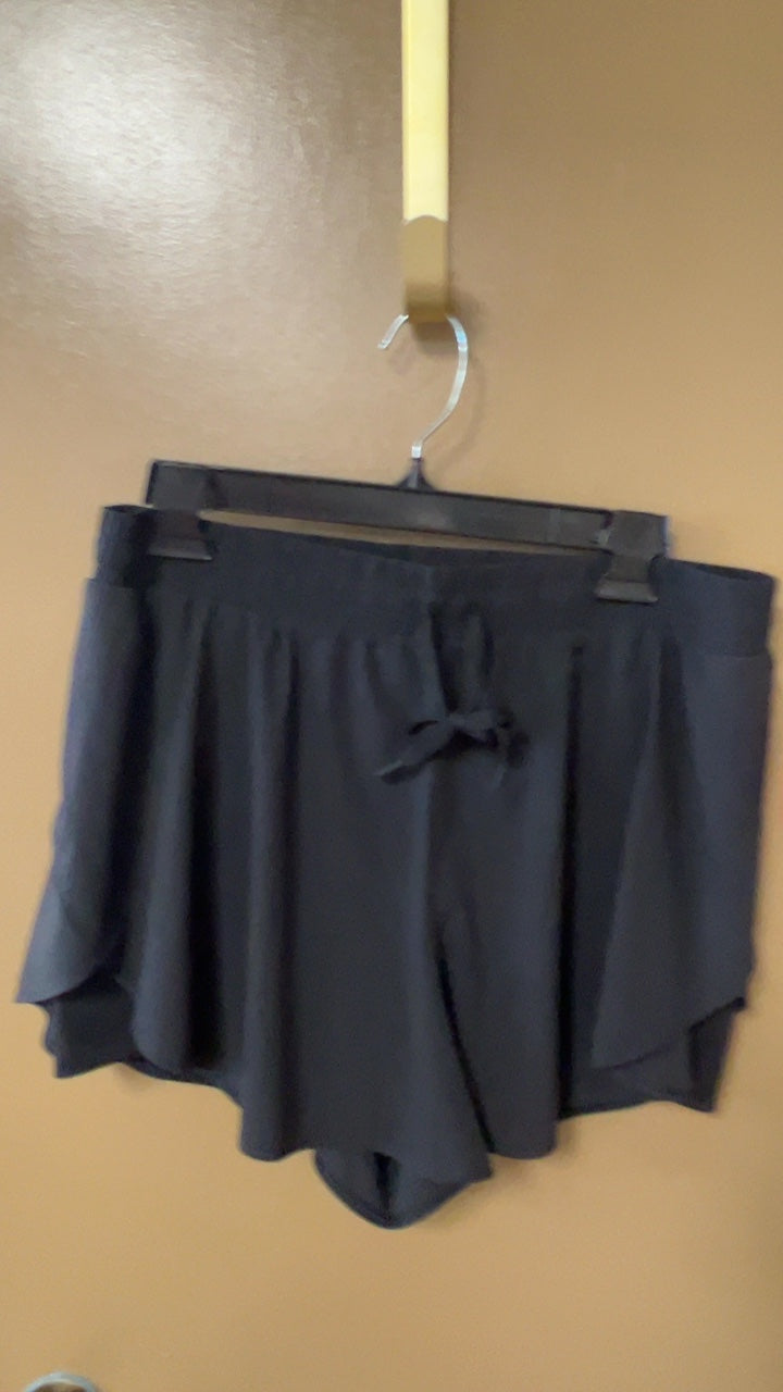All in Motion Shorts Large