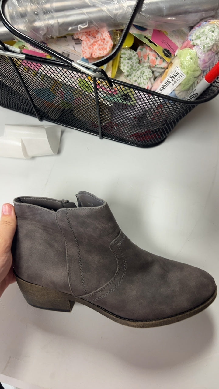Boots 8.5 gray