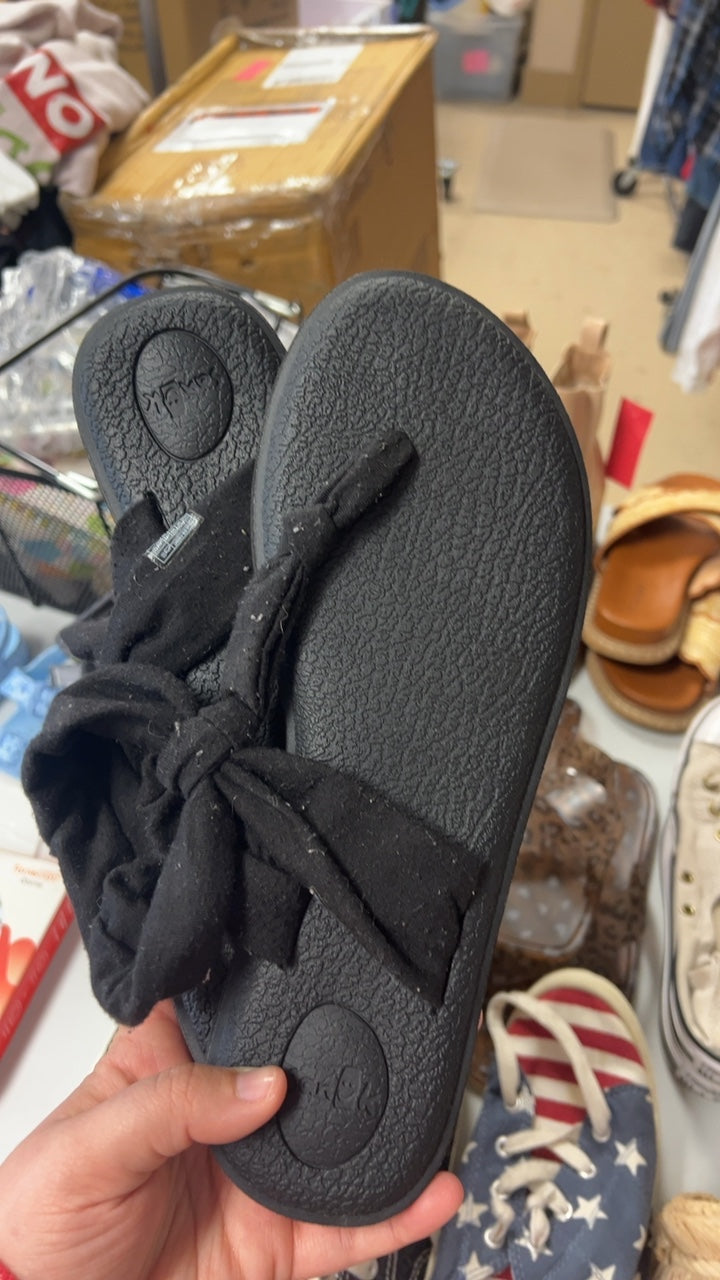 Sanuk Sandals 9 Black