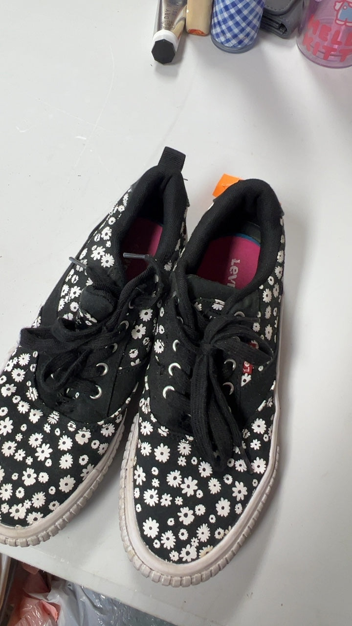 Levi Sneakers 5