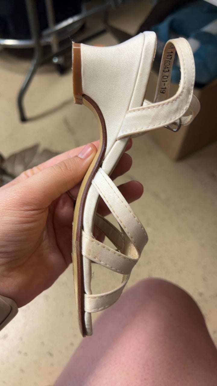 David’s Bridal Sandals Youth 11