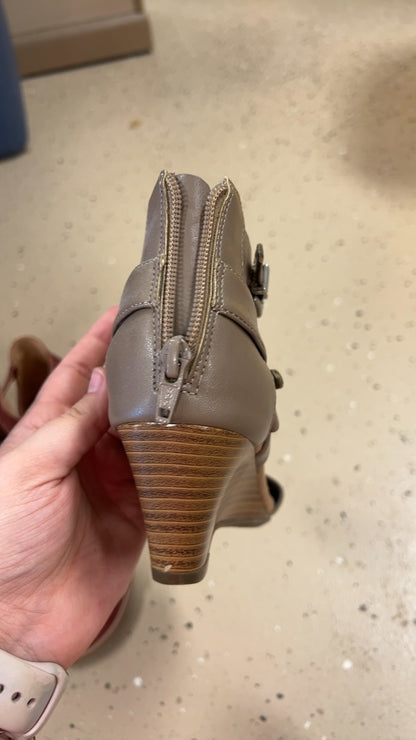 Croft & Barrow Sandals 7.5