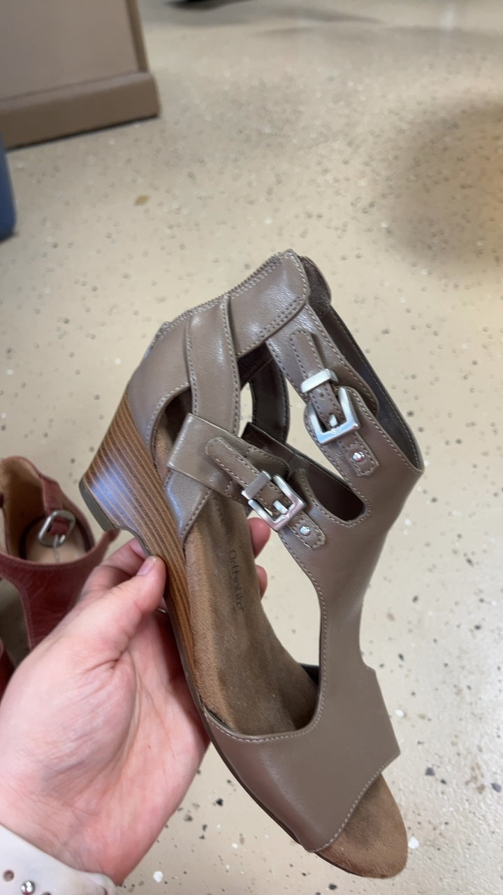 Croft & Barrow Sandals 7.5
