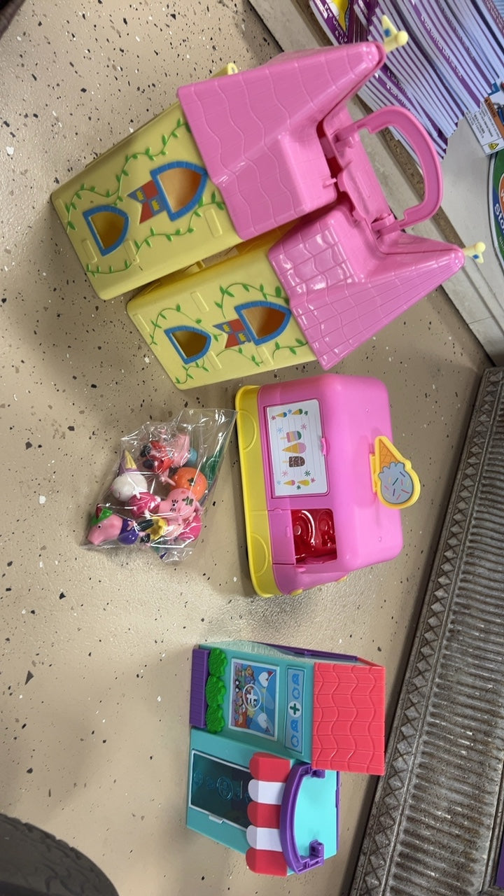 Props Pig Toy set Castle, Ice Cream Truck, Vet