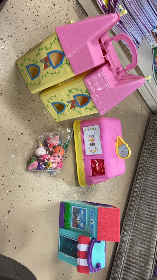Props Pig Toy set Castle, Ice Cream Truck, Vet