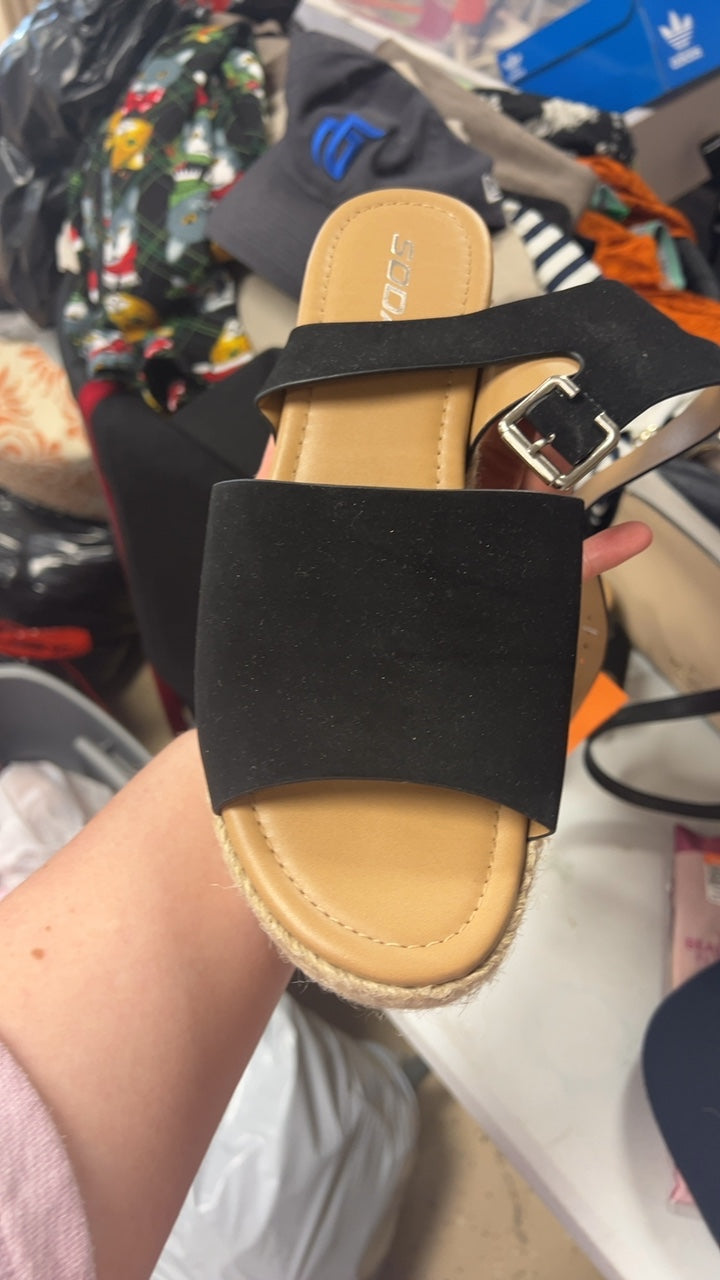 Soda Sandals 10